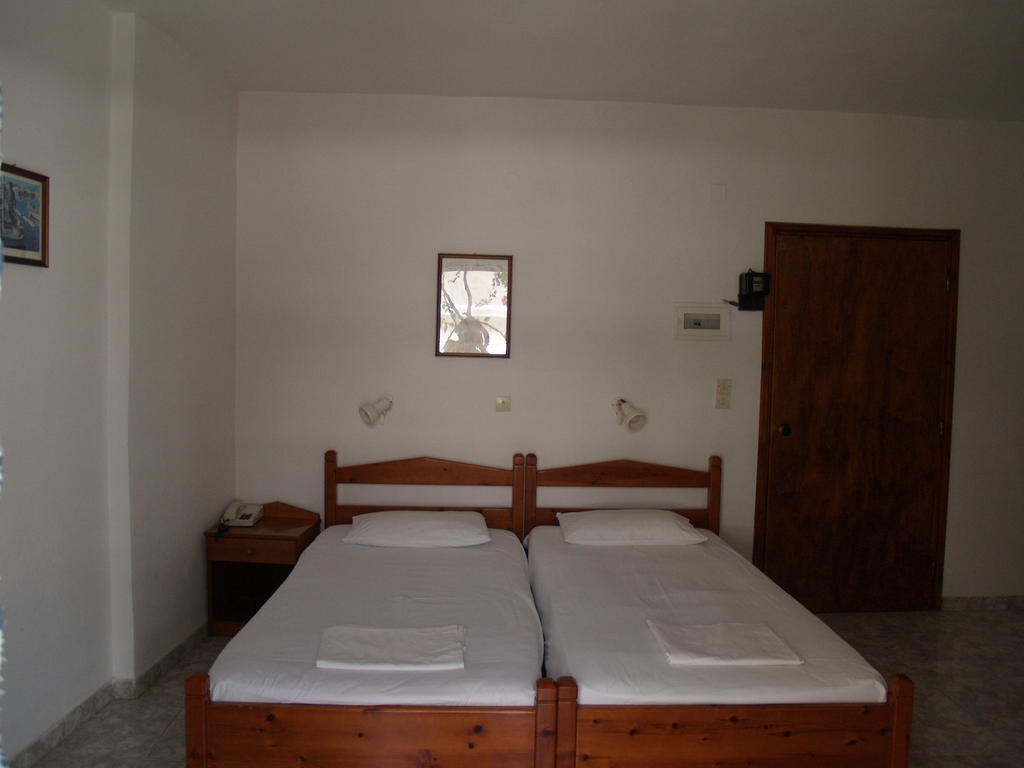 Roses Studios Karpathos Town  Room photo
